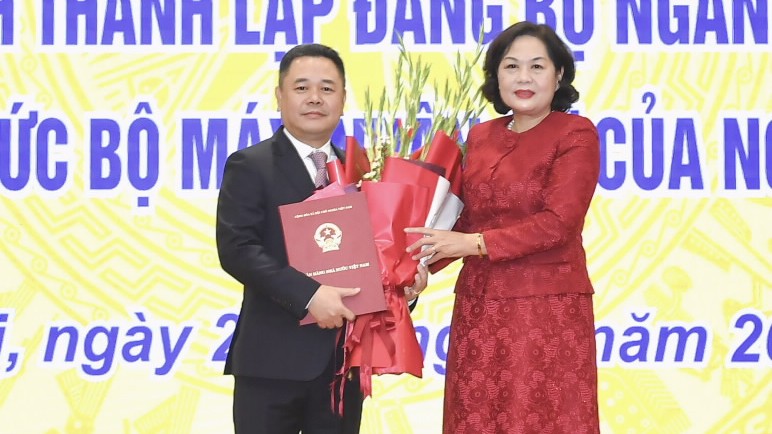 ngan hang nha nuoc co them mot pho thong doc