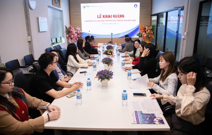 Lễ khai giảng lớp tiếng Nga dành cho học sinh tỉnh Điện Biên. (Ảnh: Tạp chí điện tử Giáo dục Việt Nam)
