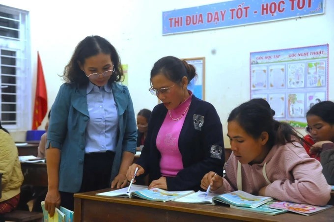 Xóa mù chữ - Tri thức mở lối thoát nghèo