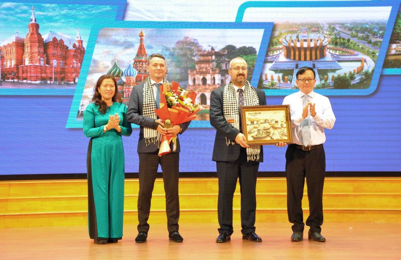 Cần Thơ kỷ niệm 75 năm thiết lập quan hệ ngoại giao Việt Nam - Liên bang Nga