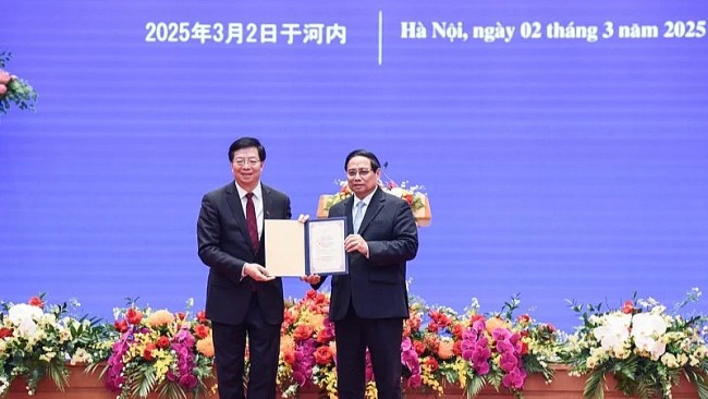 Trao tặng Danh hiệu "Giáo sư danh dự" Đại học Thanh Hoa cho Thủ tướng Chính phủ Phạm Minh Chính