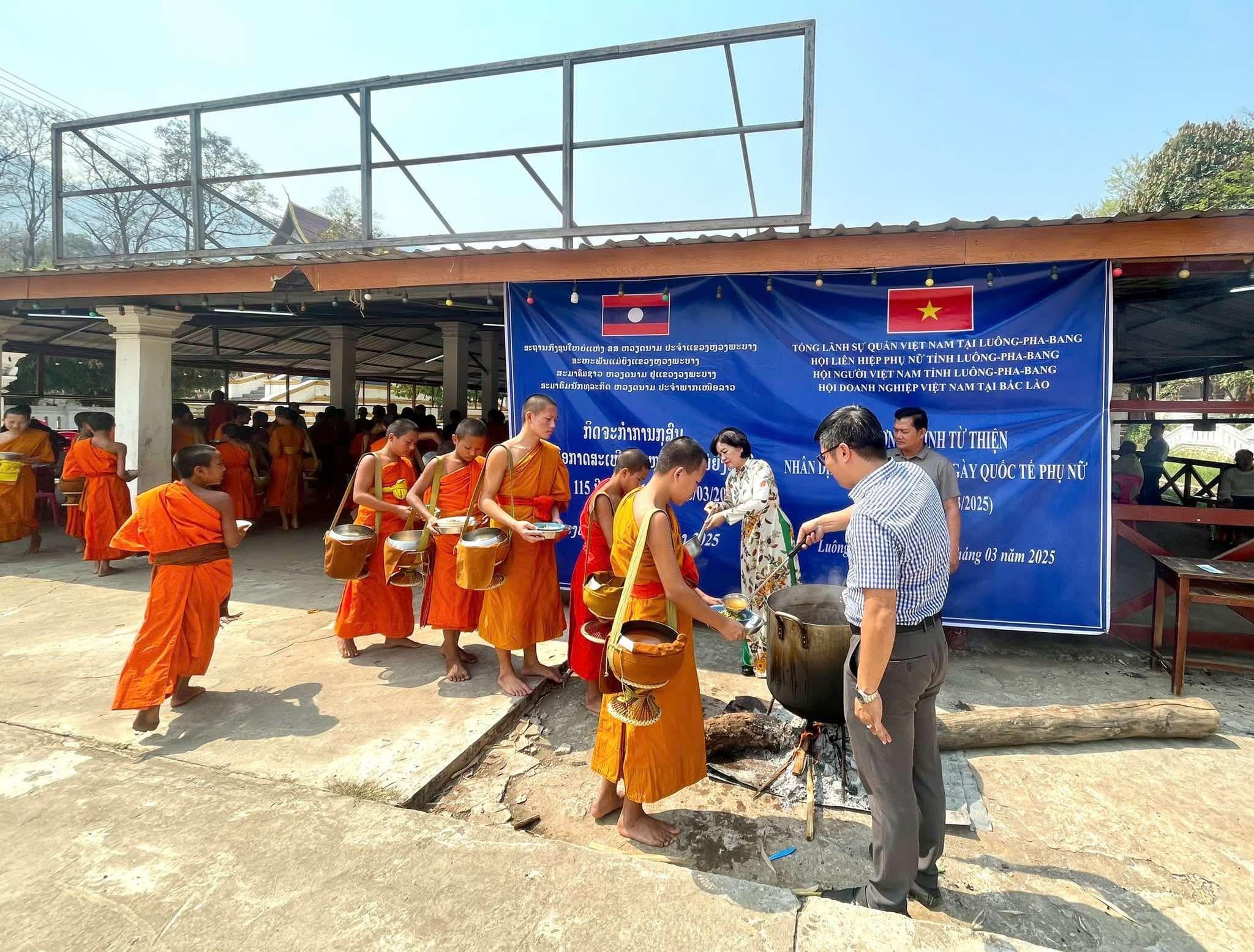Phụ nữ Việt Nam - Lào tổ chức hoạt động thiện nguyện kỉ niệm ngày 8/3