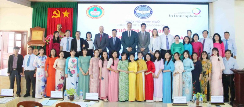 Pháp trao biển hiệu kiểm định chất lượng giáo dục cho trường tiểu học tại Cần Thơ