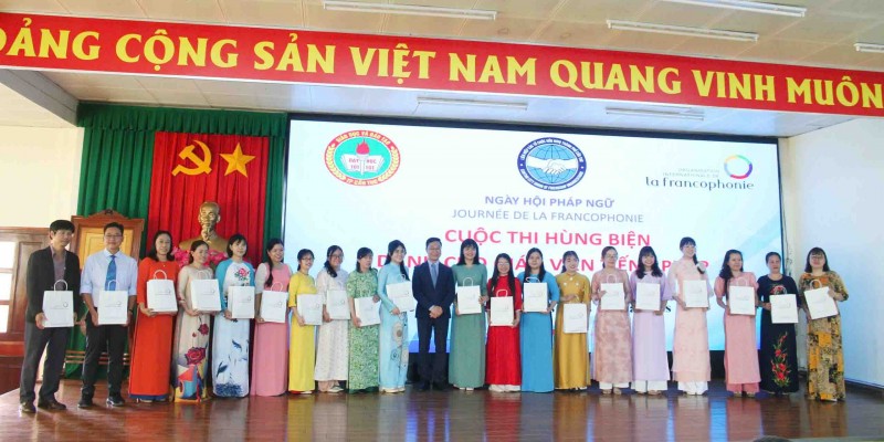 Pháp trao biển hiệu kiểm định chất lượng giáo dục cho trường tiểu học tại Cần Thơ