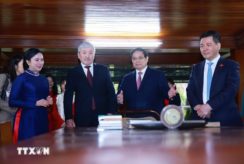 Thủ tướng Phạm Minh Chính và Thủ tướng Kyrgyzstan cùng nhau thưởng thức văn hóa cà phê Việt Nam