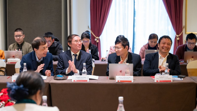 Tham dự hội thảo có các chuyên gia kinh tế, luật sư, lãnh đạo các hiệp hội, doanh nghiệp trong và ngoài nước.
