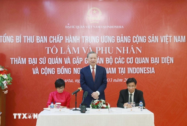 Tổng Bí thư Tô Lâm thăm Đại sứ quán, gặp gỡ cán bộ các cơ quan đại diện và cộng đồng người Việt Nam tại Indonesia