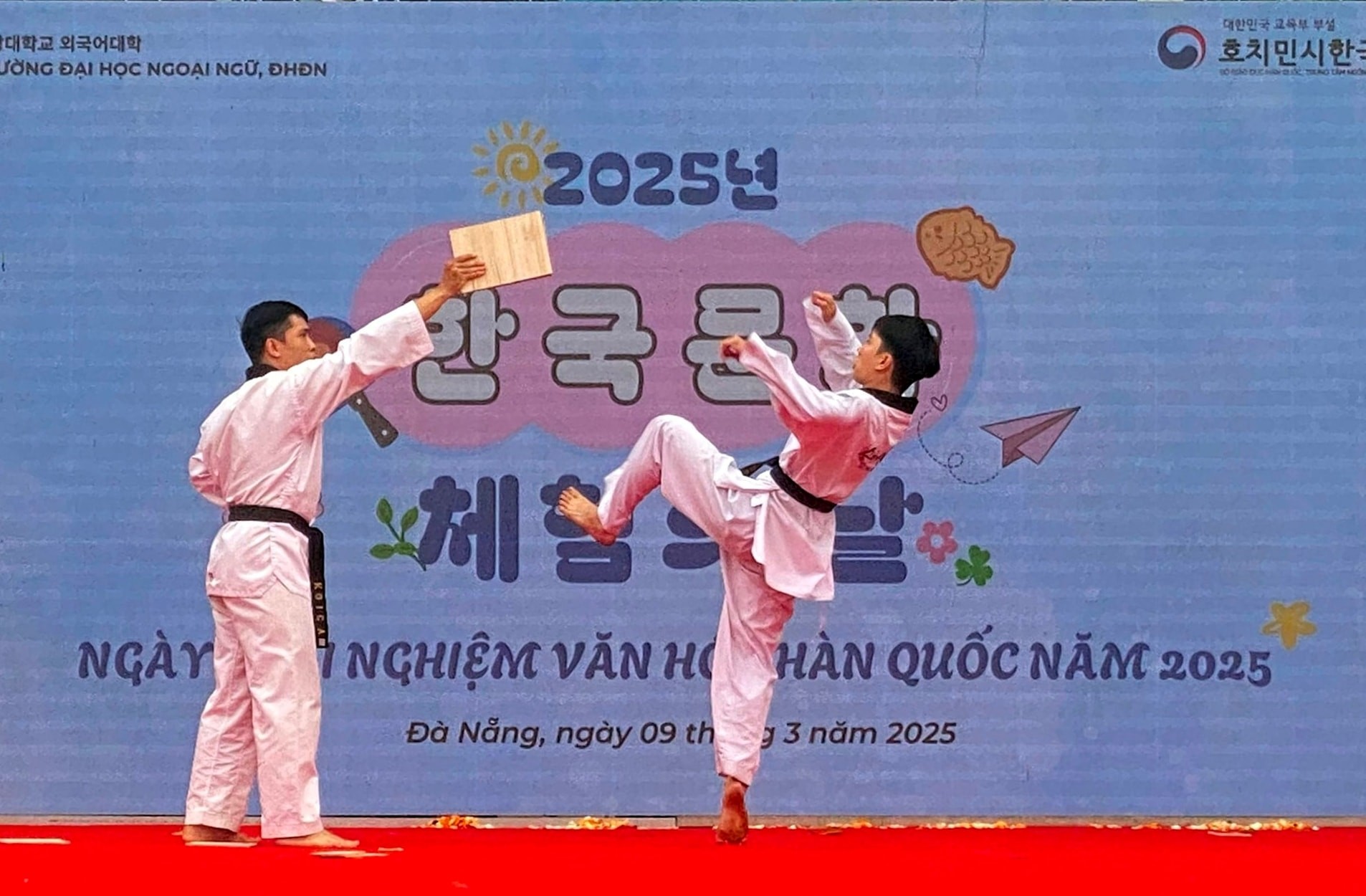 Học sinh, sinh viên Đà Nẵng trải nghiệm văn hóa Hàn Quốc