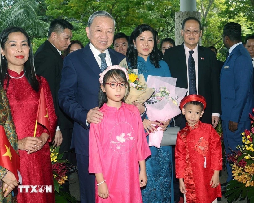 Tổng Bí thư Tô Lâm và Phu nhân bắt đầu thăm chính thức Cộng hòa Singapore