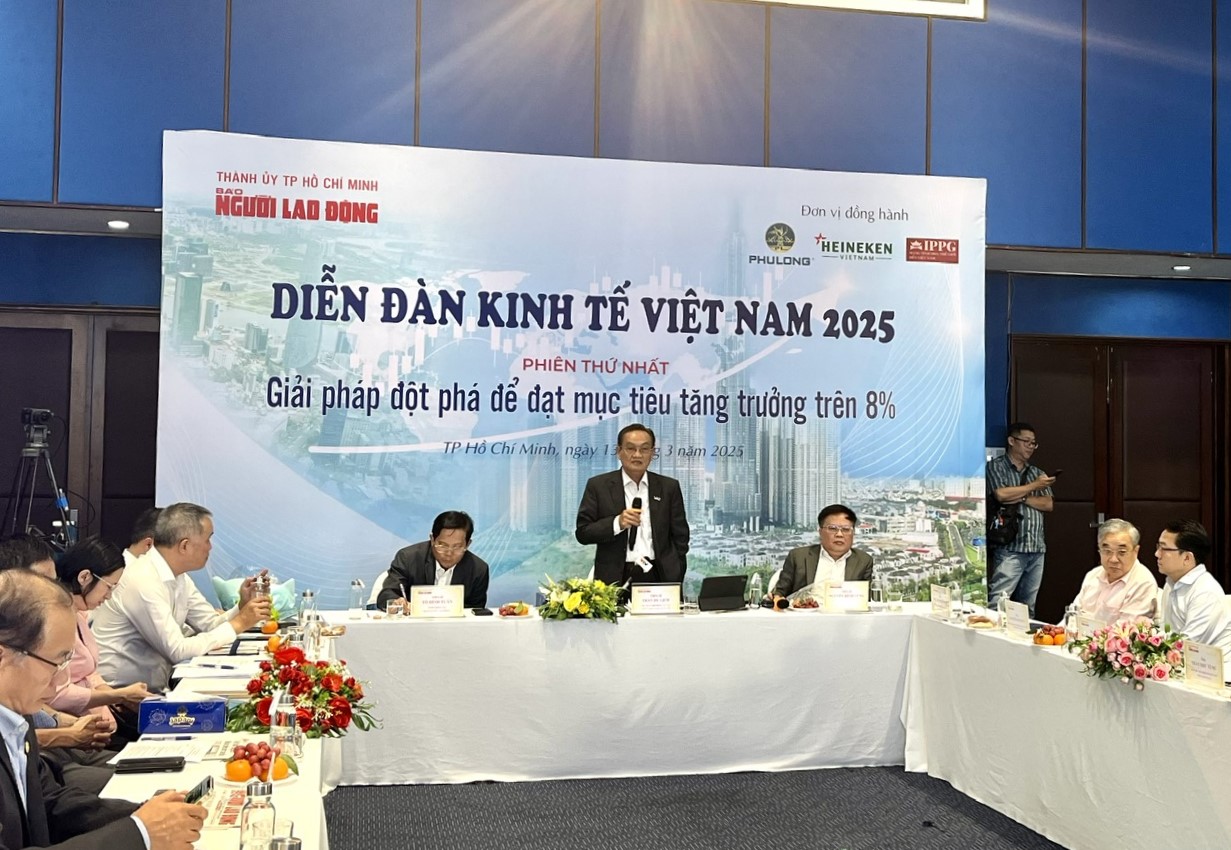Nguy cơ bong bóng tài chính nếu 2,5 triệu tỷ đồng chảy vào chứng khoán, bất động sản