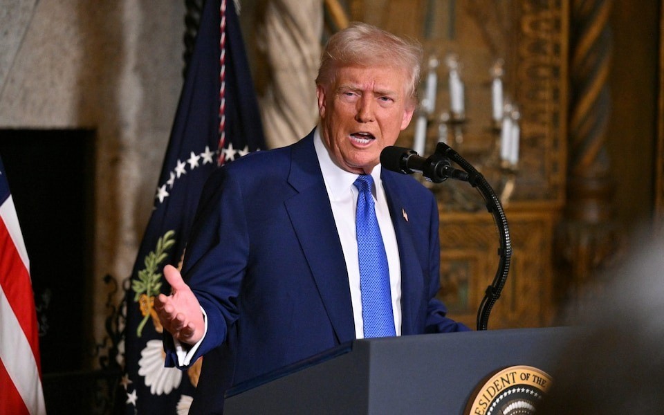 Donald Trump phát biểu trước báo giới vào thứ Ba tại khu nghỉ dưỡng Mar-a-Lago của ông ở Palm Beach, Florida. (Ảnh:AFP)