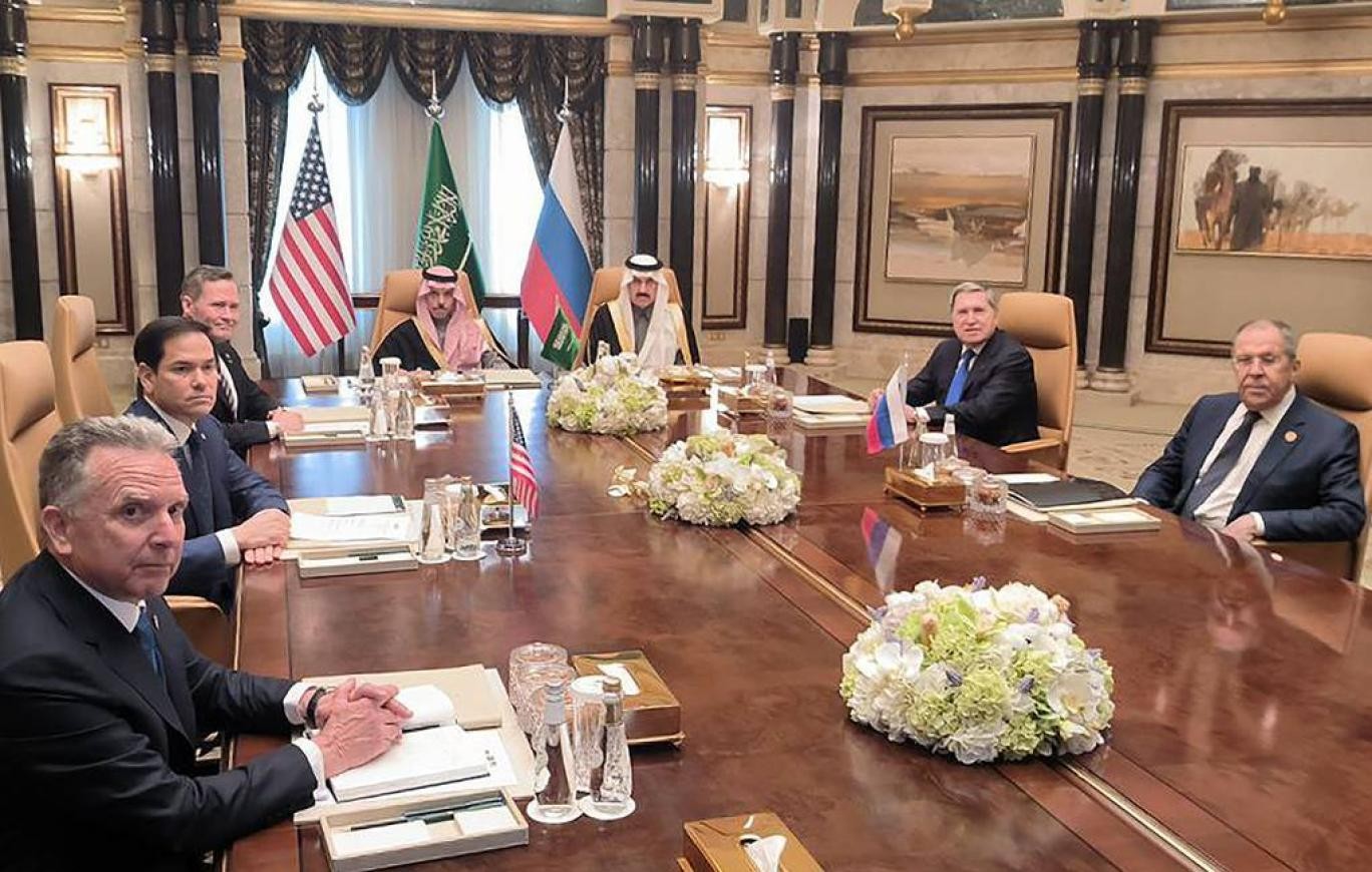   Phái đoàn cấp cao Nga - Mỹ tham gia đàm phán tại thủ đô Riyadh của Saudi Arabia, ngày 18/2. (Ảnh: TASS)