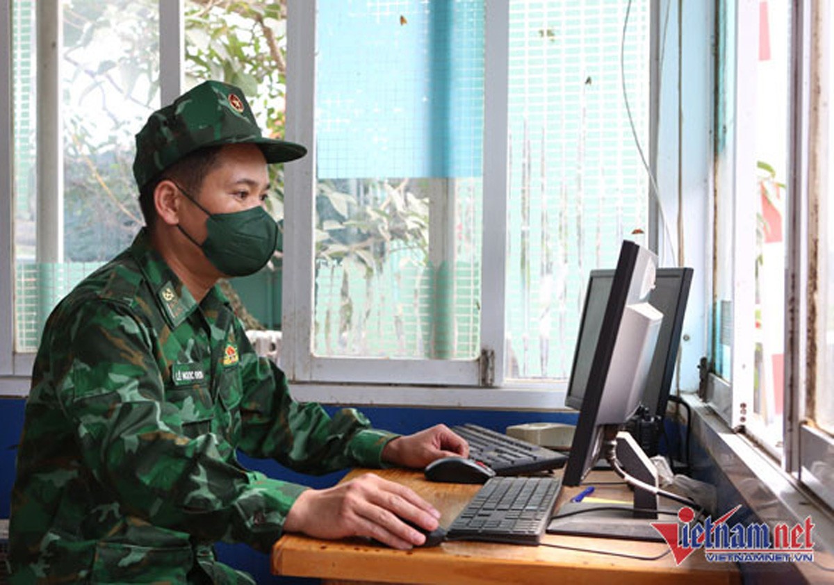 Tạo nền móng vững chắc đưa người dân, doanh nghiệp lên không gian số