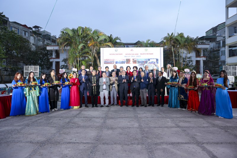 Hà Nội rộn ràng không khí lễ hội Novruz: Sắc màu văn hóa từ Trung Á Hà Nội rộn ràng không khí lễ hội Novruz: Sắc màu văn hóa từ Trung Á