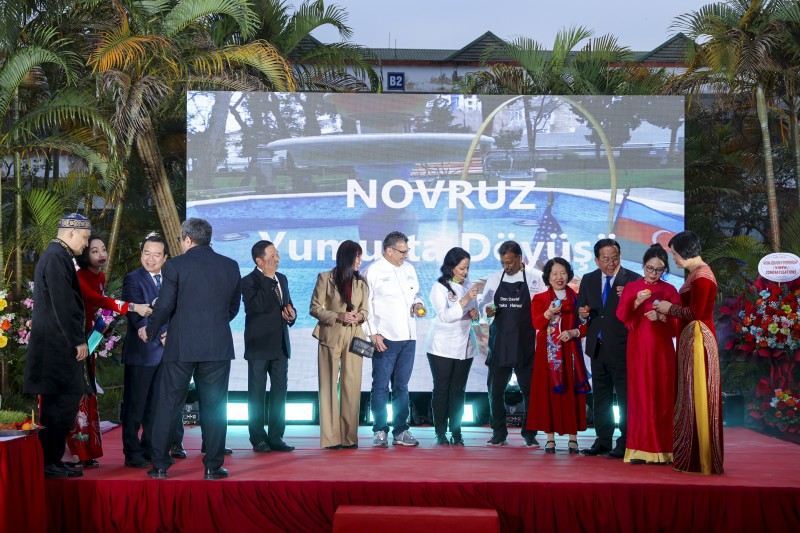 Hà Nội rộn ràng không khí lễ hội Novruz: Sắc màu văn hóa từ Trung Á Hà Nội rộn ràng không khí lễ hội Novruz: Sắc màu văn hóa từ Trung Á