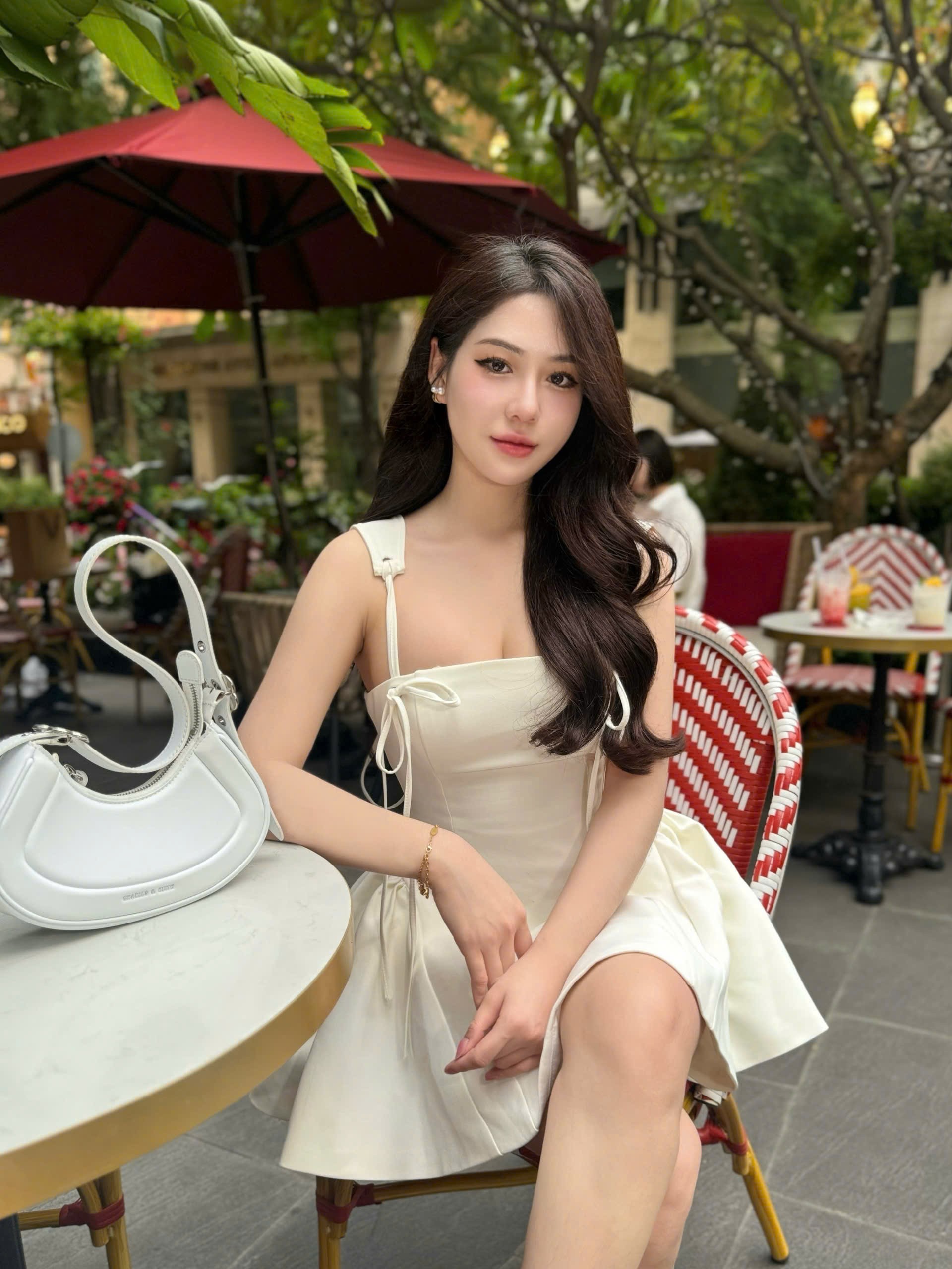 Cuộc sống đằng sau màn hình máy tính của nữ streamer