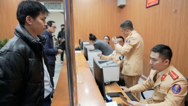 Đổi giấy phép lái xe: Không có thông tin trên hệ thống có được cấp đổi không?