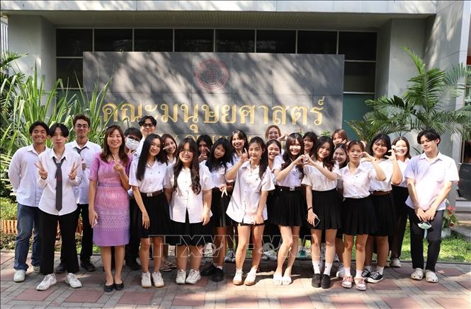 Lan tỏa tiếng Việt ở xứ Chùa Vàng