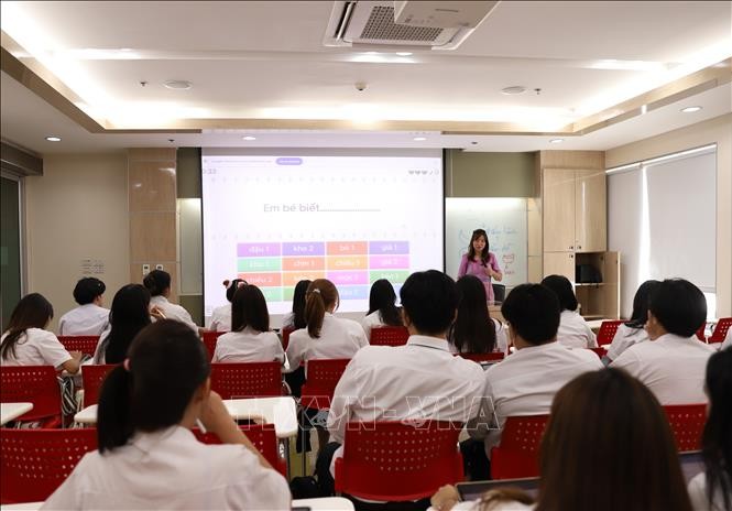 Lan tỏa tiếng Việt ở xứ Chùa Vàng
