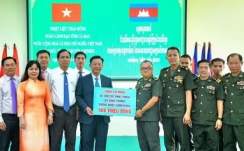 cac doan cong tac viet nam tham chuc tet tang qua tai campuchia