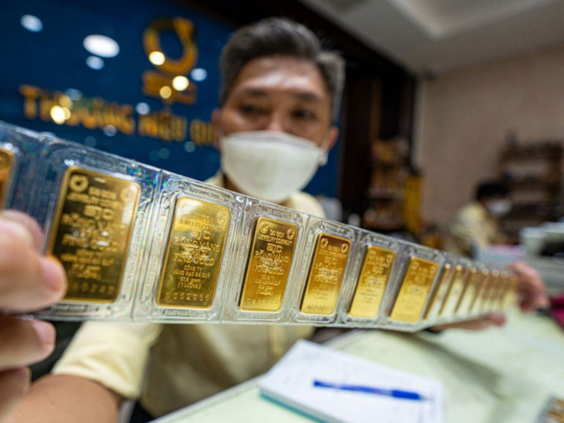 Vàng SJC đắt hơn thế giới gần 5 triệu đồng/lượng