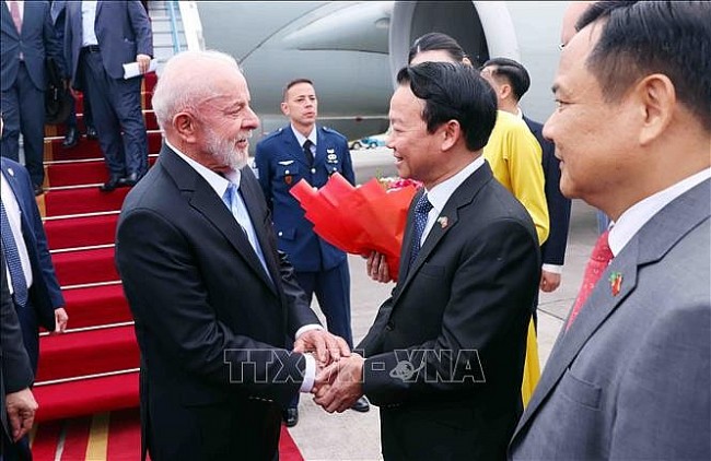 Tổng thống Brazil Luiz Inácio Lula da Silva đến Hà Nội, bắt đầu thăm cấp Nhà nước tới Việt Nam