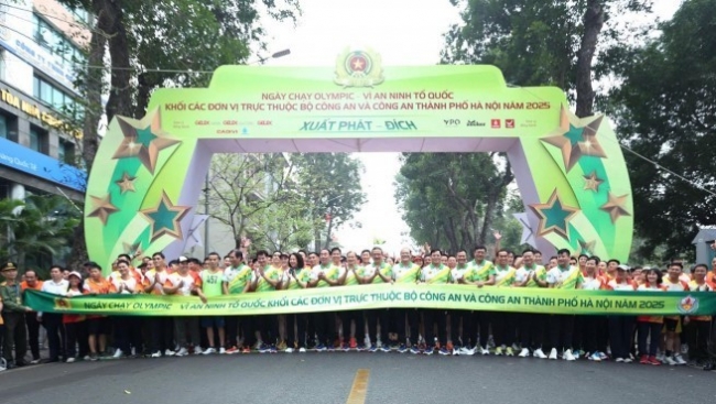 Sôi nổi Ngày chạy Olympic - Vì an ninh Tổ quốc tại Hà Nội