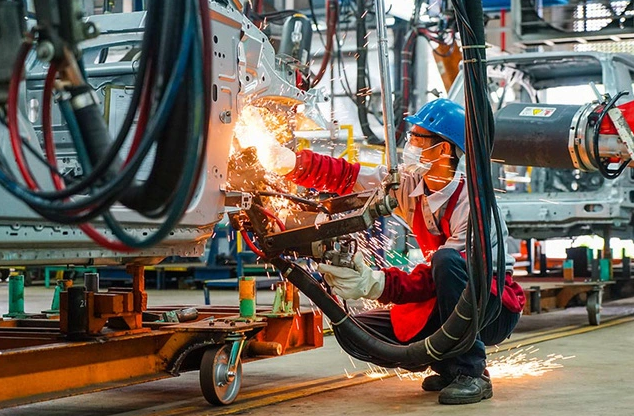 Các chuyên gia tin tưởng Việt Nam sẽ đạt được mục tiêu tăng trưởng kinh tế 8% trở lên. (Ảnh minh họa: Báo Đầu tư)