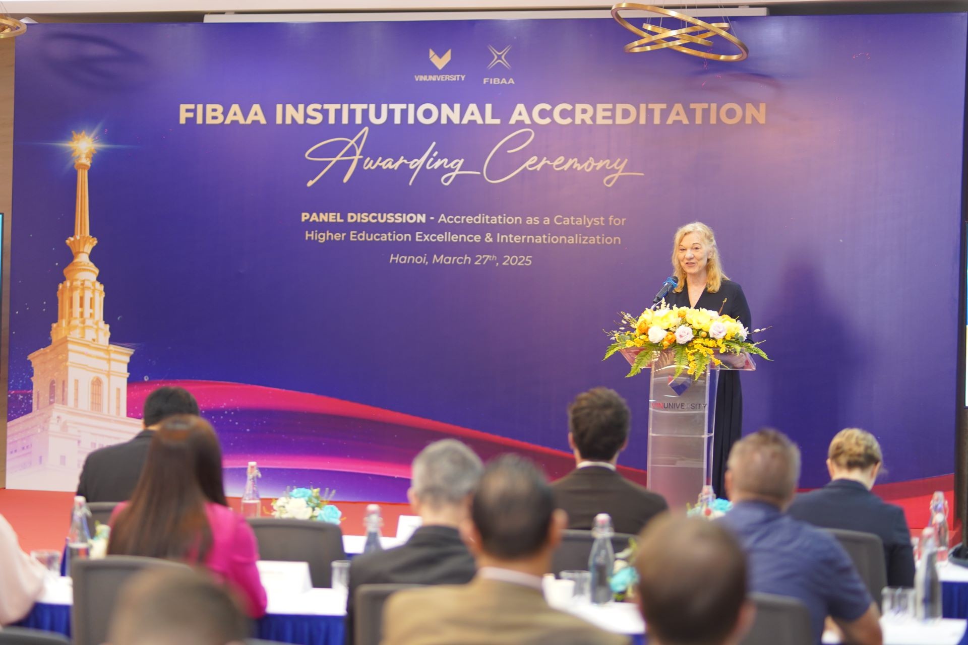 Bà Mag.a Diane Freiberger - Giám đốc Điều hành tổ chức kiểm định FIBAA phát biểu chúc mừng tại buổi lễ