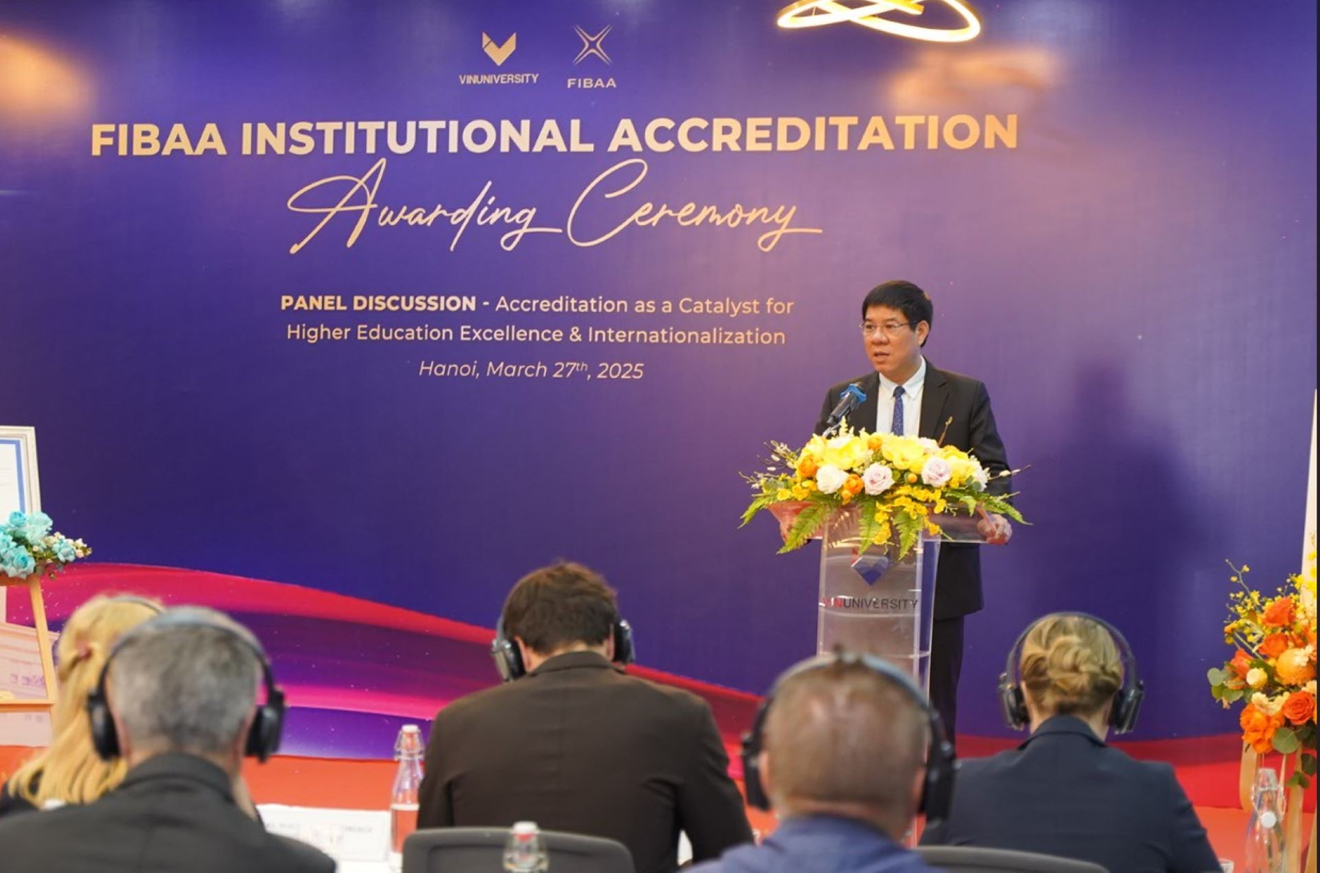 Ông Huỳnh Văn Chương - Cục trưởng Cục Quản lý chất lượng phát biểu tại buổi lễ, khẳng định Kiểm định sẽ là nền tảng giúp các trường đại học và VinUni vươn tầm đẳng cấp giáo dục quốc tế.