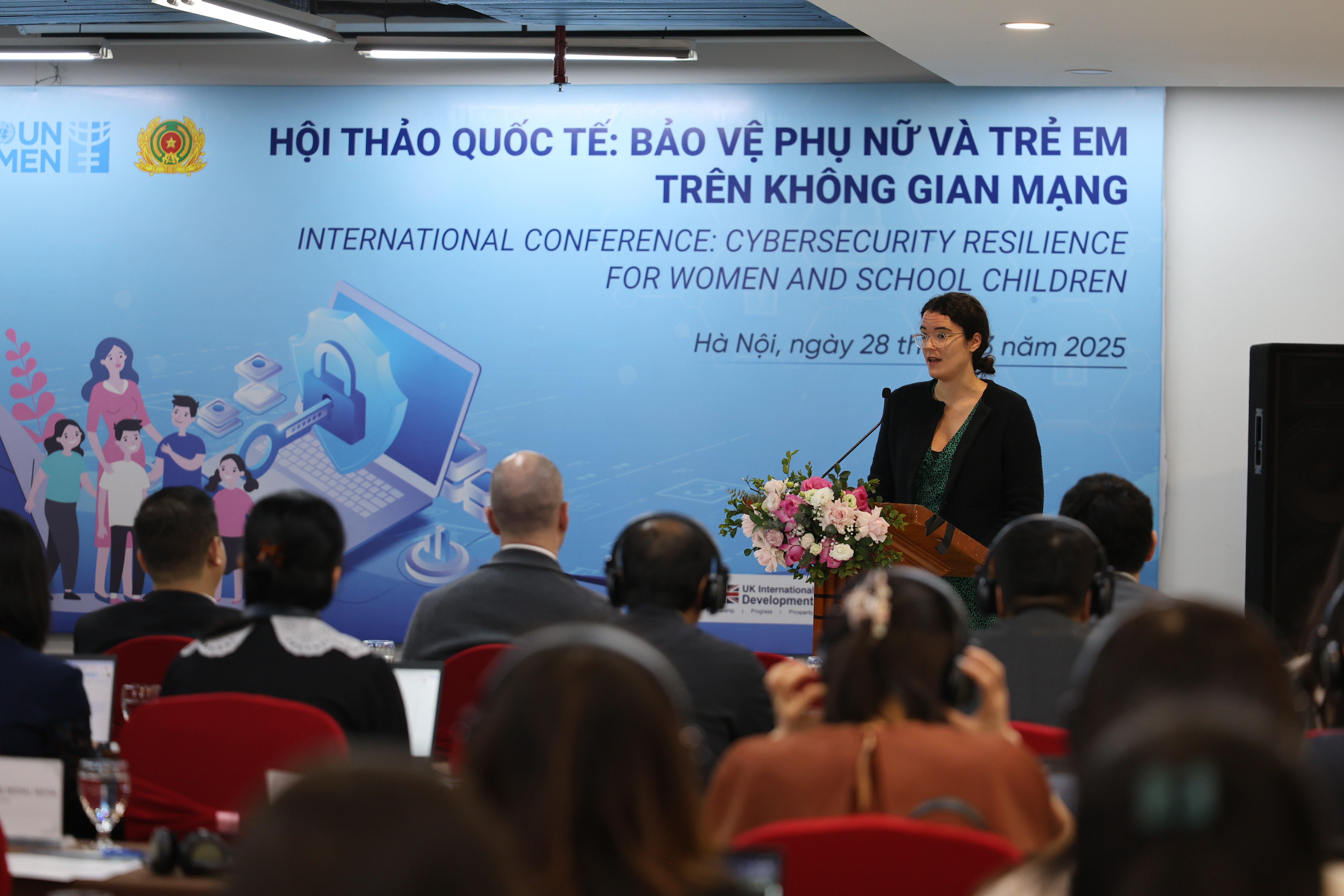 Tạo không gian mạng an toàn cho phụ nữ, trẻ em thông qua giáo dục