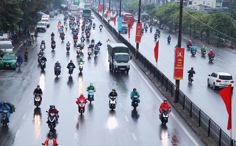 Hà Nội mưa nhỏ về đêm và sáng sớm, trời rét. (Ảnh minh họa: KT)