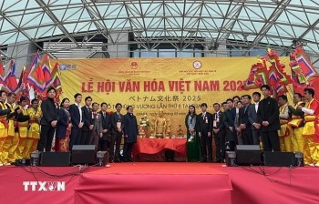 Tái hiện lễ Giỗ Tổ và xếp hình bản đồ Việt Nam tại Osaka