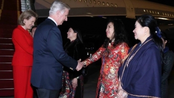 nha vua va hoang hau bi den ha noi bat dau tham cap nha nuoc toi viet nam
