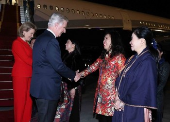 Nhà Vua và Hoàng hậu Bỉ đến Hà Nội, bắt đầu thăm cấp Nhà nước tới Việt Nam