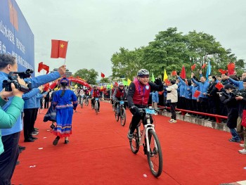 dap xe huu nghi thuc day giao luu nhan dan viet nam trung quoc