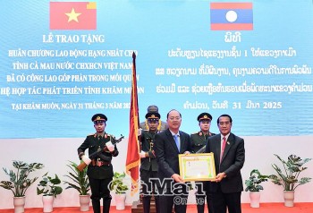 Cà Mau nhận Huân chương Lao động hạng Nhất của Lào