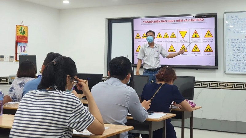 Giấy phép lái xe: Quy trình sát hạch lý thuyết lái xe hạng B1 năm 2025
