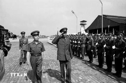Đại tướng Võ Nguyên Giáp, Bộ trưởng Quốc phòng đón Phó Thủ tướng, Bộ trưởng Quốc phòng Lào Khamtay Siphandone thăm Việt Nam (1977). Đại tướng Võ Nguyên Giáp, Bộ trưởng Quốc phòng đón Phó Thủ tướng, Bộ trưởng Quốc phòng Lào Khamtay Siphandone thăm Việt Nam (1977).