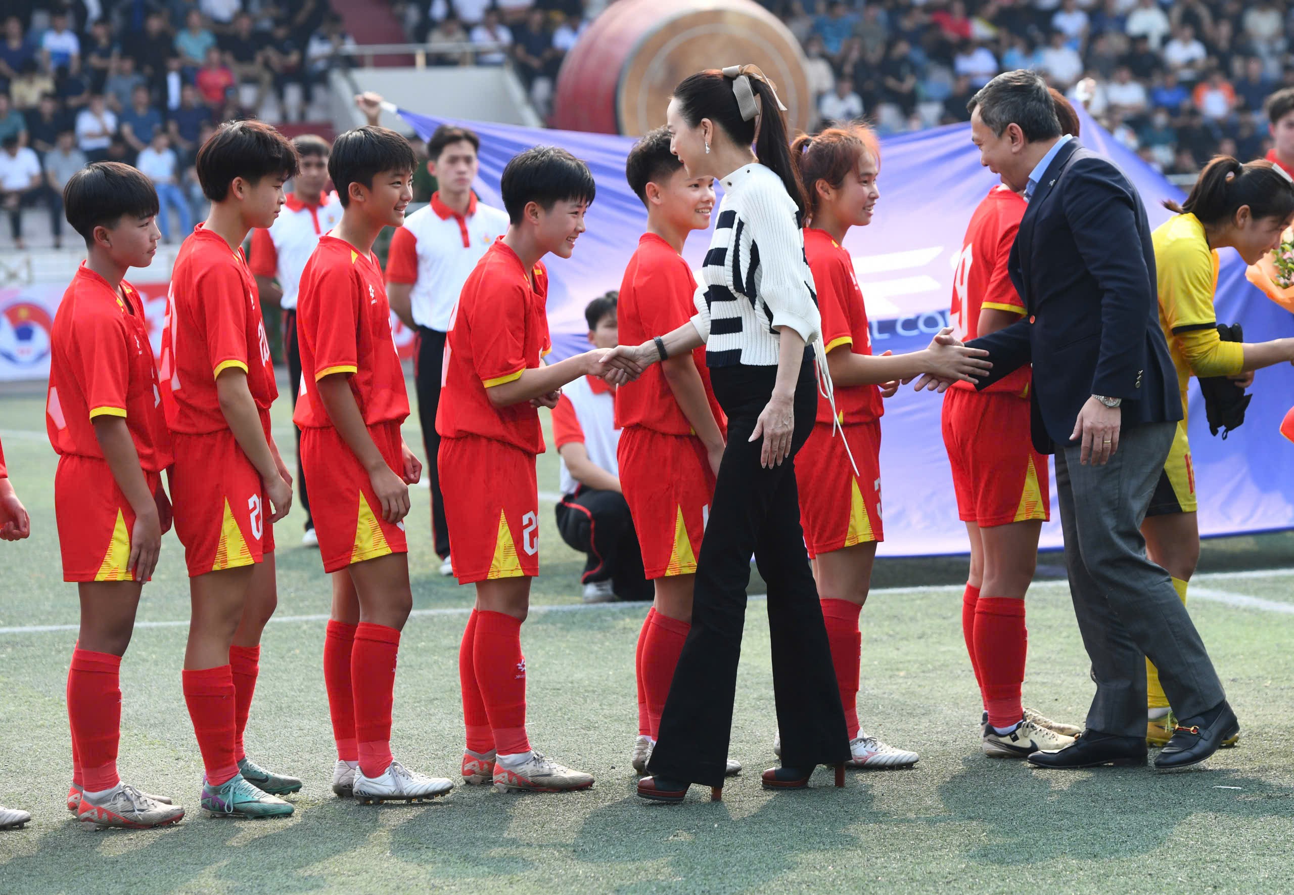 U17 nữ Việt Nam giành chiến thắng 2-1 trước U17 nữ Thái Lan