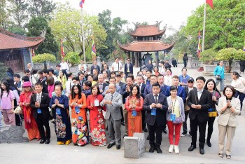 Việt kiều về  Giỗ Tổ và tìm cơ hội đầu tư tại Phú Thọ, Tuyên Quang