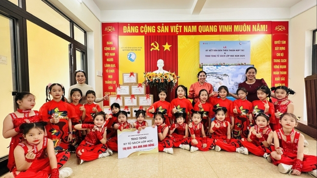 Zhi Shan Foundation trao thiết bị thư viện, tặng sách cho học sinh Quảng Ngãi