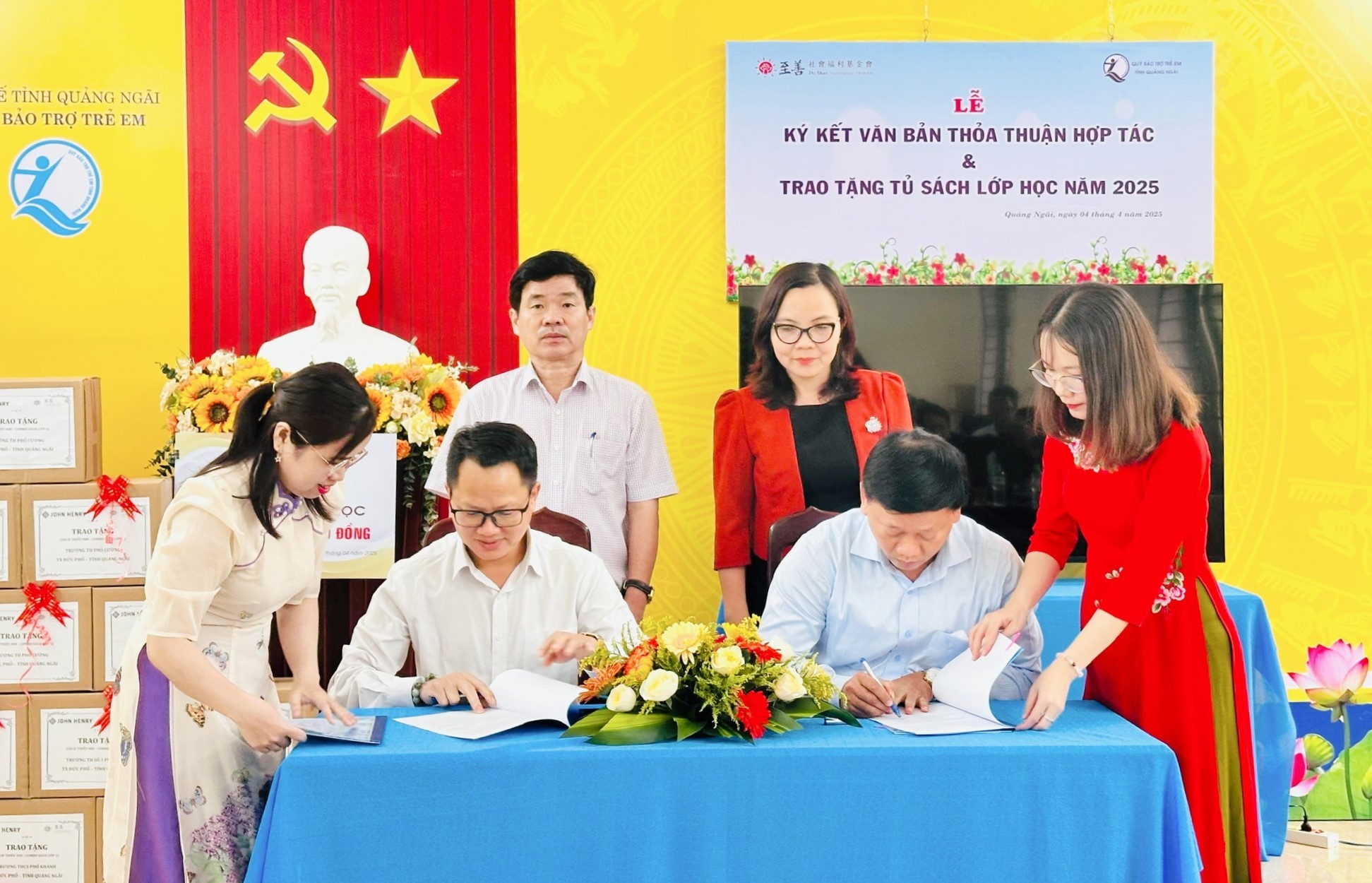 Zhi Shan Foundation trao thiết bị thư viện, tặng sách cho học sinh Quảng Ngãi