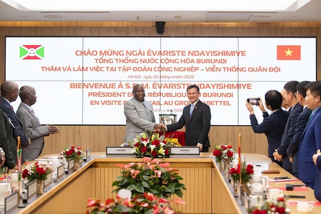 Tổng thống Burundi làm việc tại tập đoàn Viettel trong chuyến thăm chính thức Việt Nam