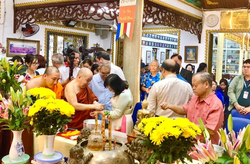 Vui Tết cổ truyền nước bạn tại thành phố Hồ Chí Minh
