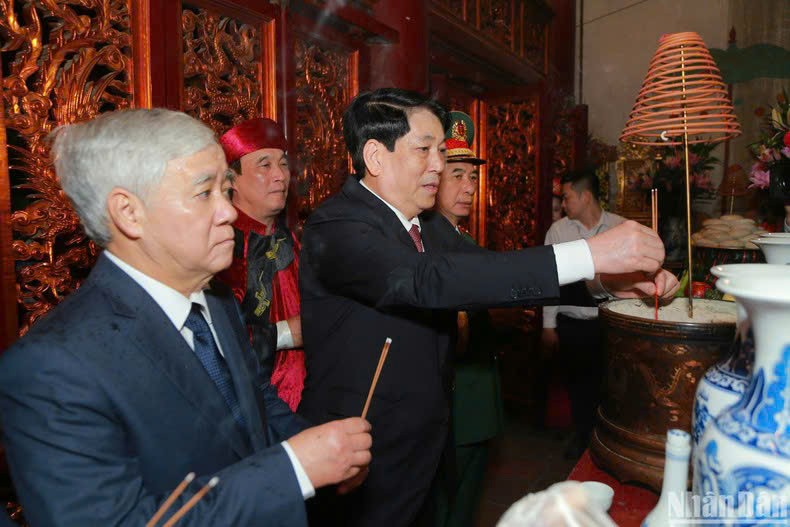 Chủ tịch nước Lương Cường dâng hương Giỗ Tổ Hùng Vương