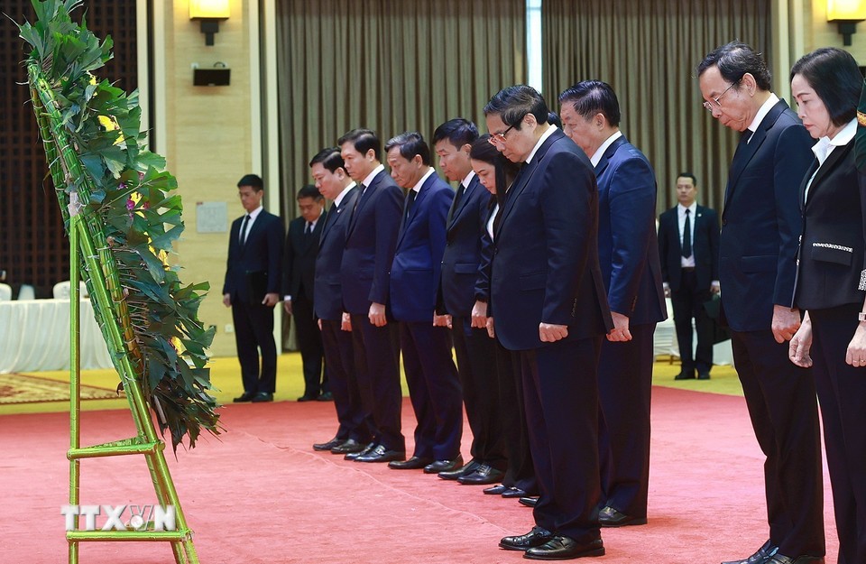 Thủ tướng Phạm Minh Chính viếng nguyên Chủ tịch Đảng Nhân dân Cách mạng Lào, nguyên Chủ tịch nước Lào Khamtay Siphandone
