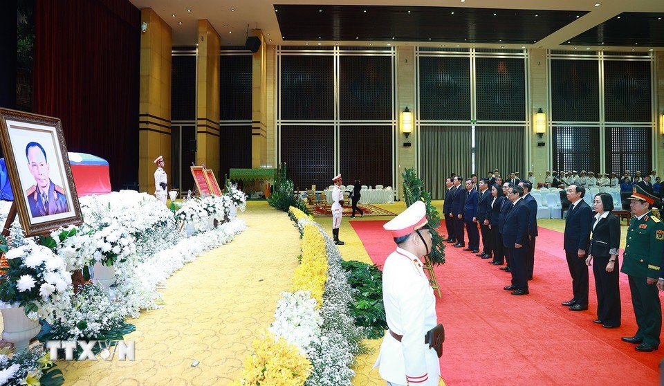 Thủ tướng Phạm Minh Chính viếng nguyên Chủ tịch Đảng Nhân dân Cách mạng Lào, nguyên Chủ tịch nước Lào Khamtay Siphandone Thủ tướng Phạm Minh Chính viếng nguyên Chủ tịch Đảng Nhân dân Cách mạng Lào, nguyên Chủ tịch nước Lào Khamtay Siphandone