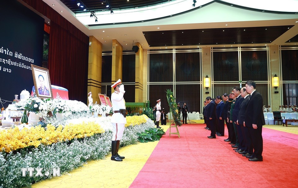 Thủ tướng Phạm Minh Chính viếng nguyên Chủ tịch Đảng Nhân dân Cách mạng Lào, nguyên Chủ tịch nước Lào Khamtay Siphandone Thủ tướng Phạm Minh Chính viếng nguyên Chủ tịch Đảng Nhân dân Cách mạng Lào, nguyên Chủ tịch nước Lào Khamtay Siphandone