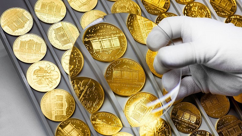 Giá vàng thế giới rơi tự do